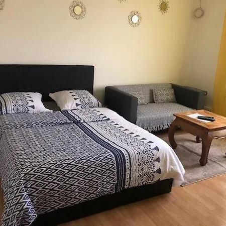 Apartment Entier 2 *